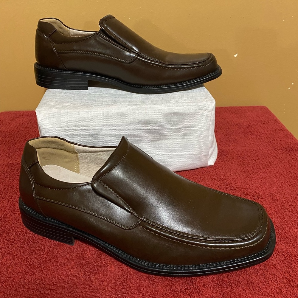 Men’s brown Bruno Marc dress shoe